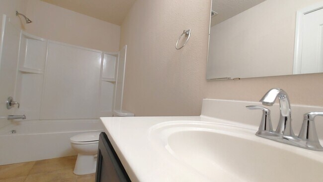 Building Photo - 573 Creekside Ave SW