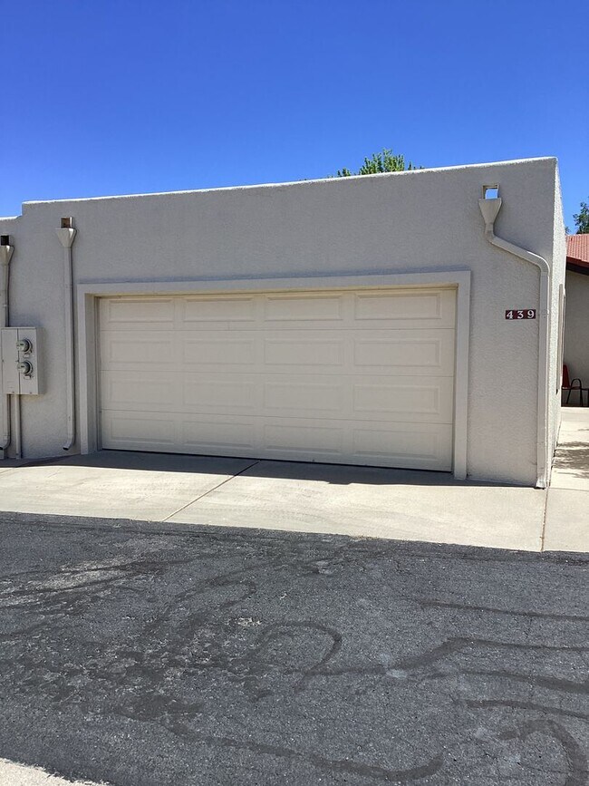 Building Photo - 439 Foxfire Ln