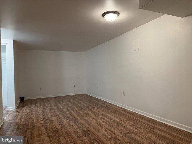 Building Photo - 828 Chanticleer