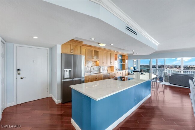 Building Photo - 250 Park Shore Dr
