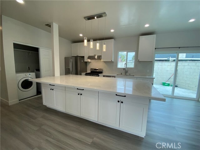 Building Photo - 1653 W Chateau Pl