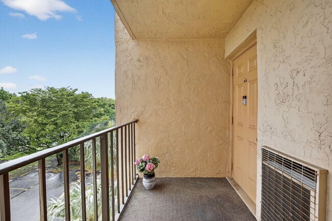 Building Photo - 3001 W Rolling Hills Cir