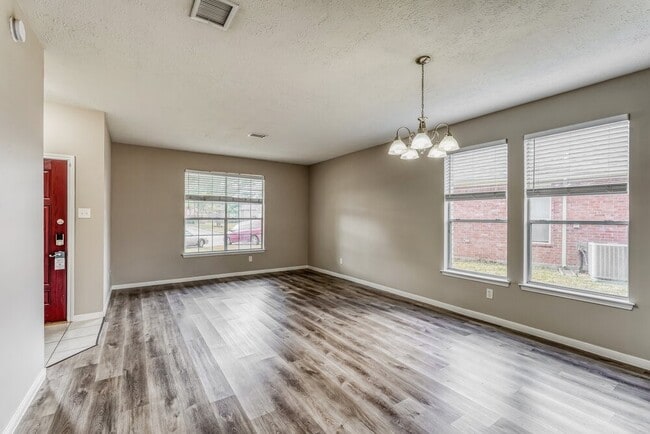 Building Photo - 21902 Willow Shadows Dr