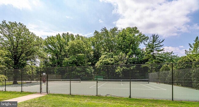 Building Photo - 6621 Wakefield Dr