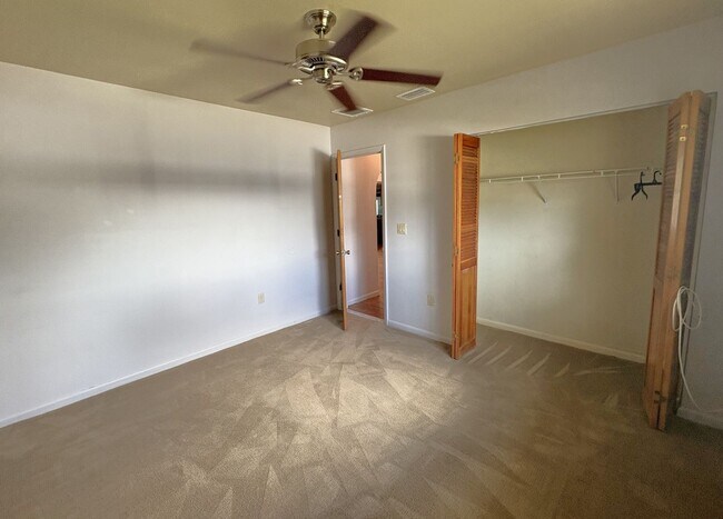 Building Photo - Spacious Florida Home Available Now!