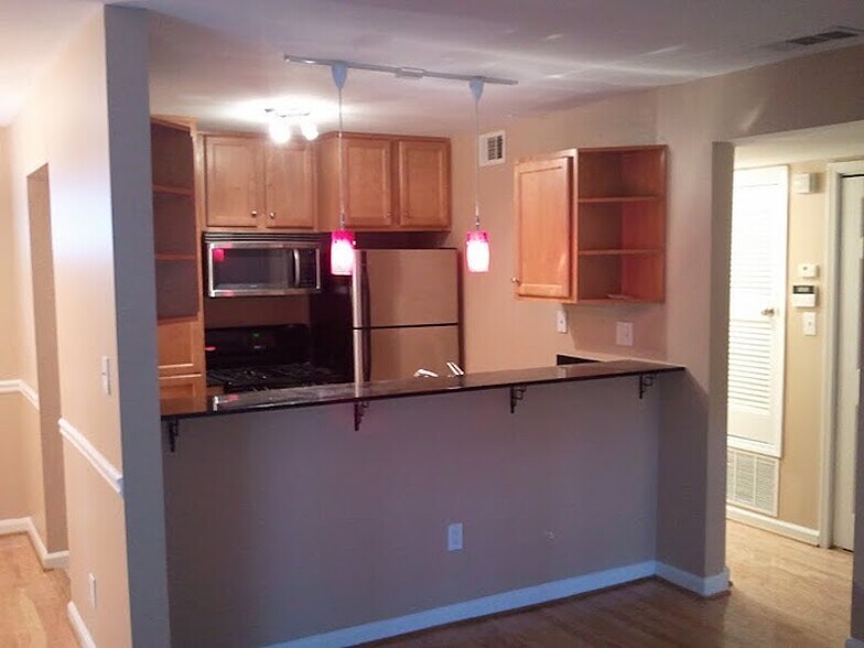 Kitchen - 1445 Monroe Dr NE #E37