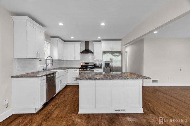 Building Photo - 36 Van Buren Ave