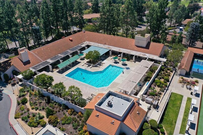 Building Photo - 12576 Oaks N Dr