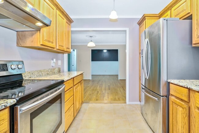 Building Photo - 1510 Crescent Dr