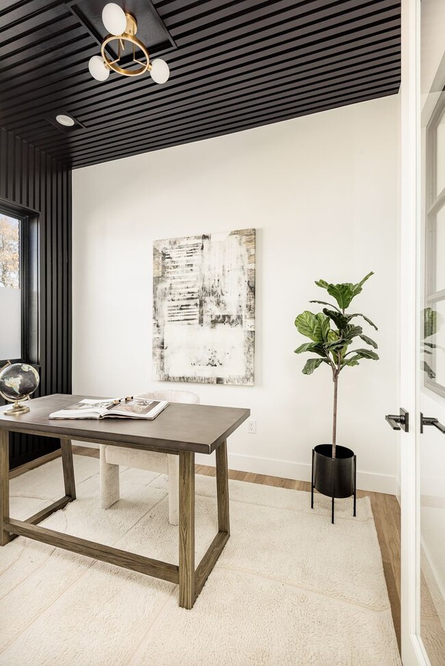 Building Photo - LUX 3BD, 4BA Sunnyside Home with Office and 2-Car Garage