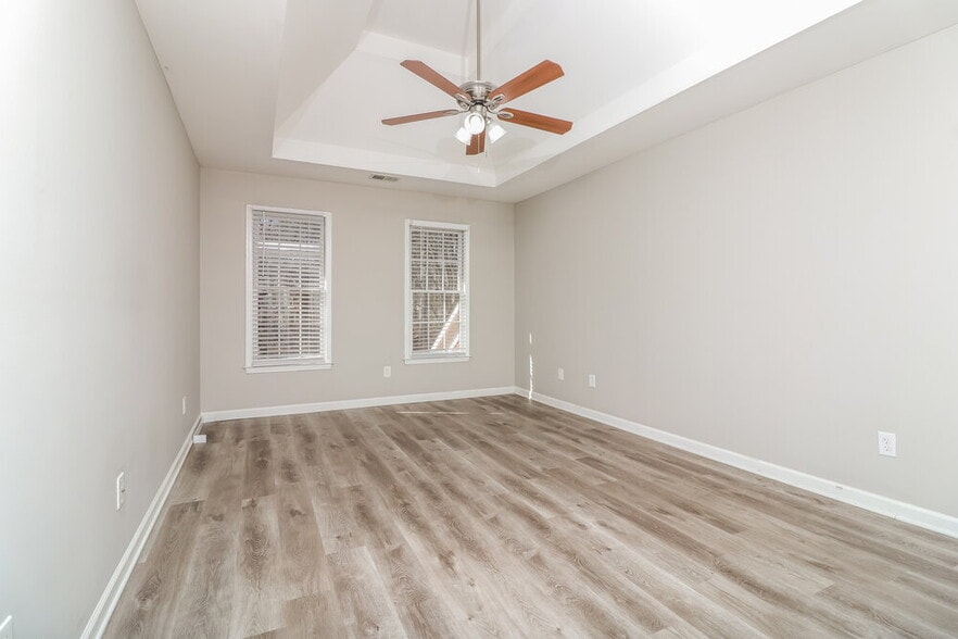 Building Photo - 245 St Martins Dr SE