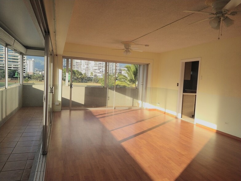 Building Photo - 2015 Ala Wai Blvd