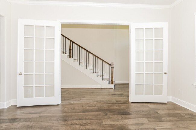 Building Photo - 30627 S Creek Way