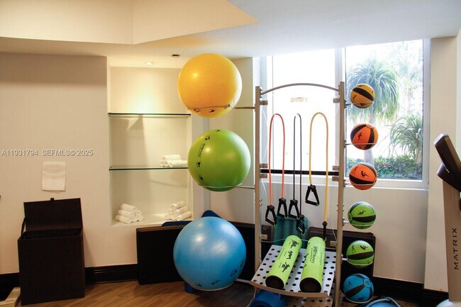 Building Photo - 18911 Collins Ave