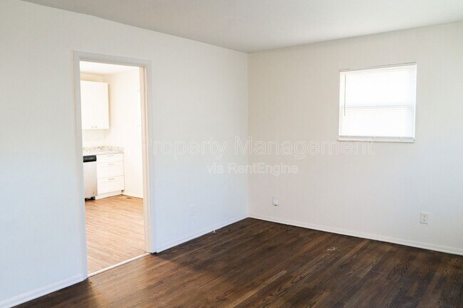 Building Photo - 2638 Dexter Ln