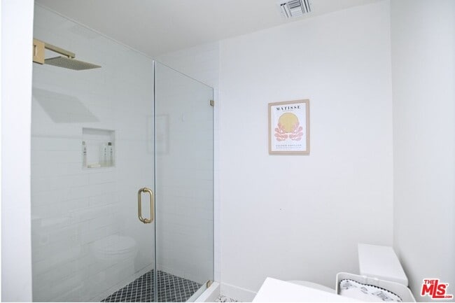 Building Photo - 1430 Stearns Dr