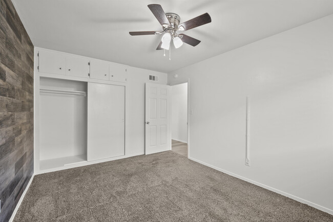 Building Photo - 809 W Ave J 10