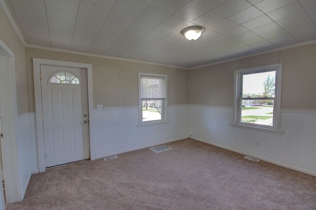 Building Photo - 2 bed home