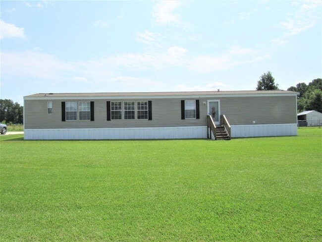 Building Photo - 3 BD 2 BA Country Living
