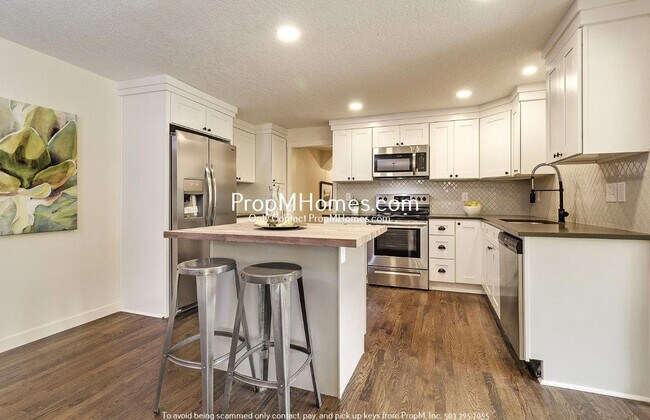 Building Photo - Gorgeous Updated Home in Oak Grove - 4 Bedrooms!