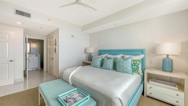 Building Photo - 800 N Tamiami Trl