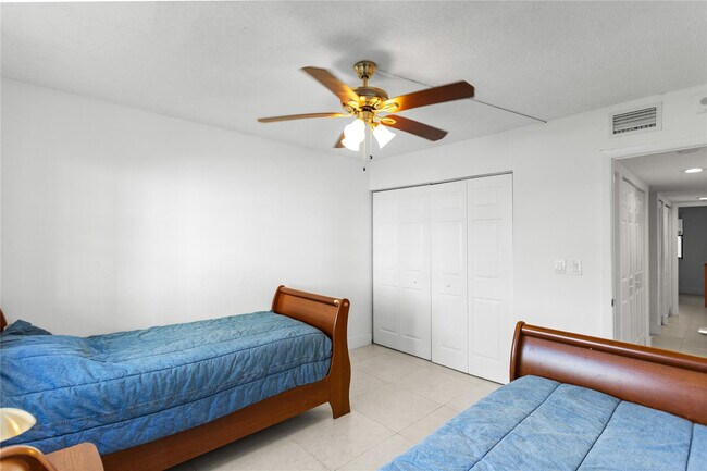 Building Photo - 16051 Blatt Blvd