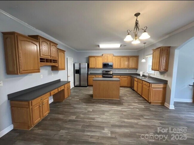 Building Photo - 126 Cloister Ln