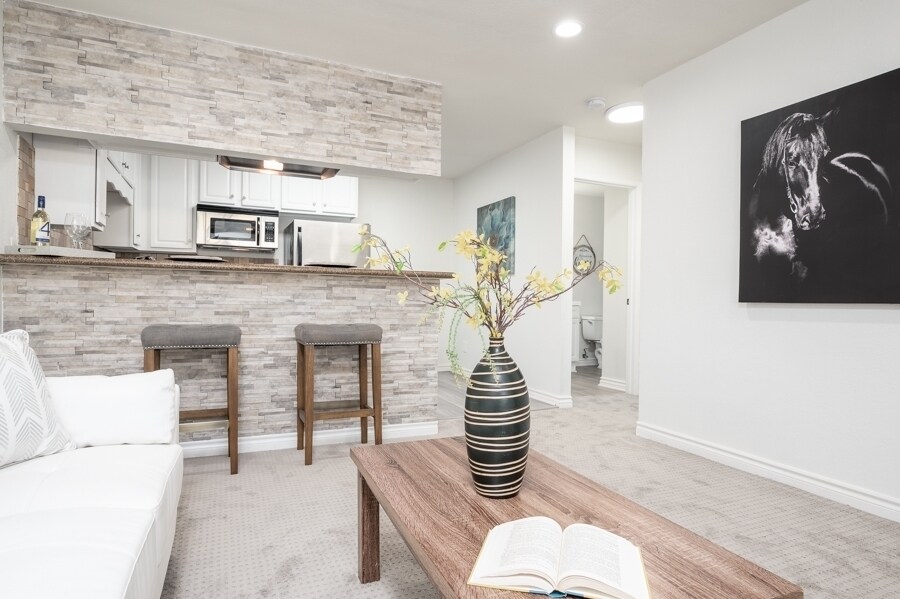 Building Photo - 1681 Bayview Heights Dr