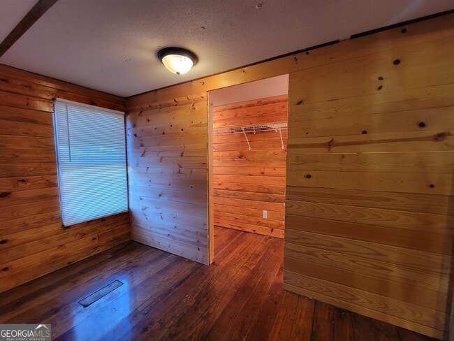 Building Photo - 279 Crooked Creek Village