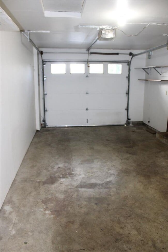 Building Photo - 2 Bedroom, 1 Bathroom Duplex!!!!