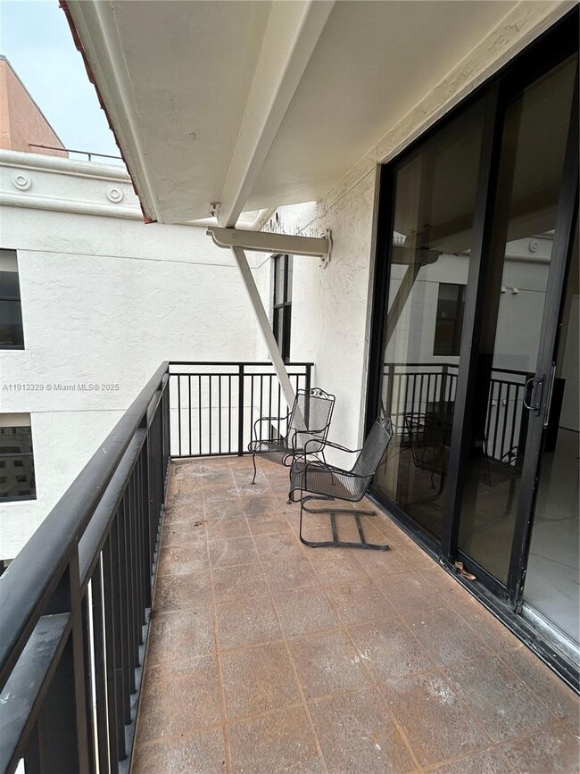 Building Photo - 888 Douglas Rd