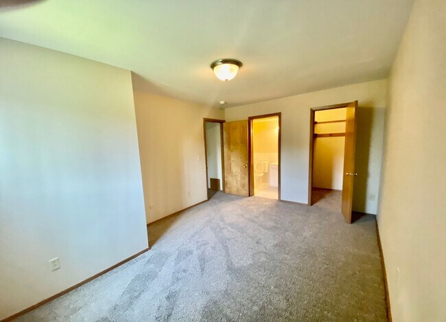 Building Photo - 2 Bedroom/1.5 Bathroom Apartment- First Floor