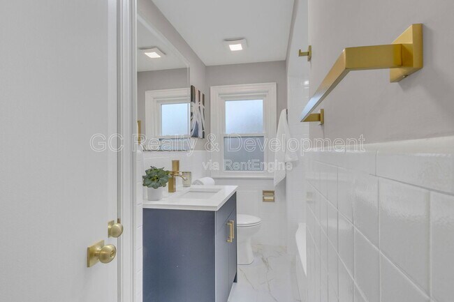 Building Photo - 6304 N Troy St