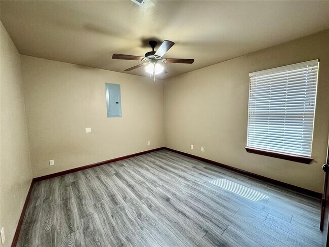 Building Photo - 1607 Lawter Rd