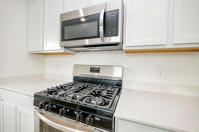Building Photo - 2909 Mallorca Dr