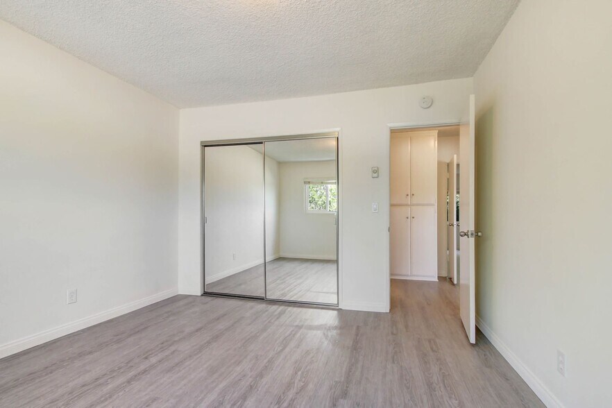 Building Photo - 824 Maple St