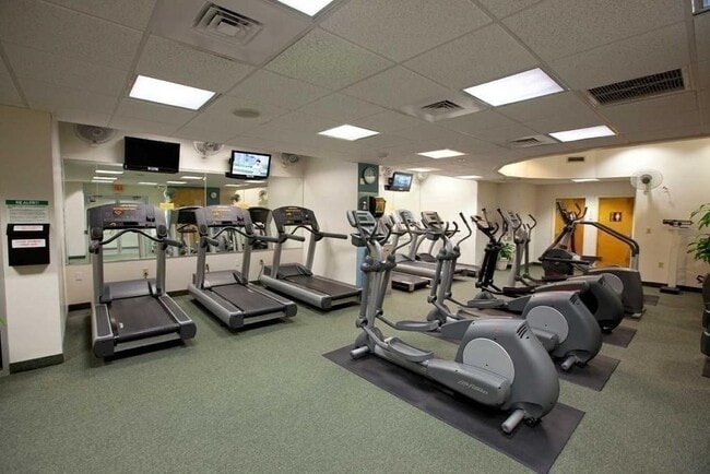 Building Photo - 33 Pond Ave