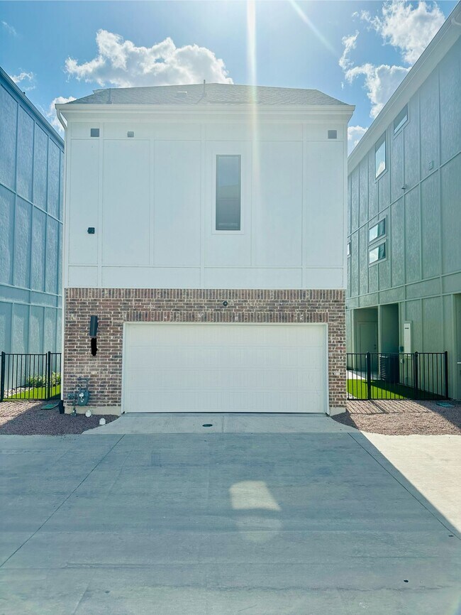 Building Photo - 512 Secretariat Dr