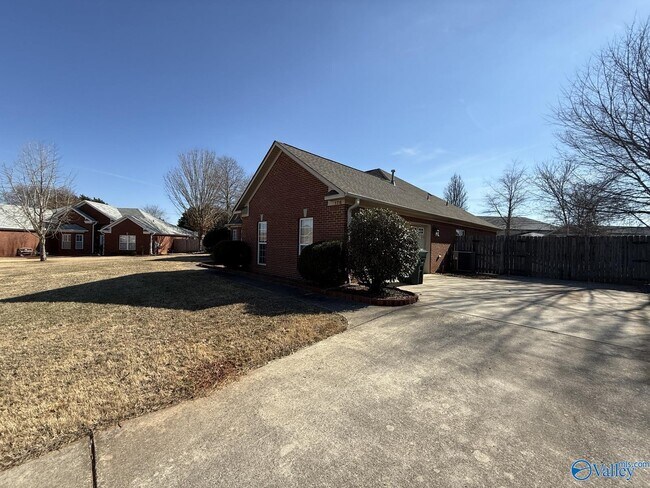 Building Photo - 176 Timber Oak Rd