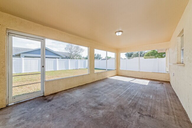 Building Photo - 5102 25th Ave Dr E