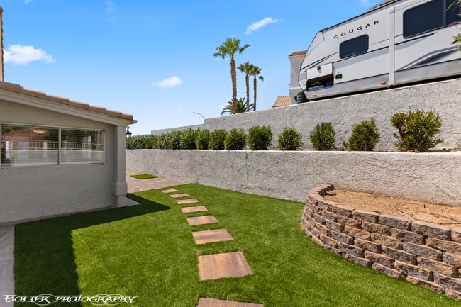 Building Photo - 931 Chaparral Dr