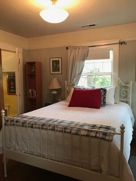 Building Photo - 4112 SE 24th Ave