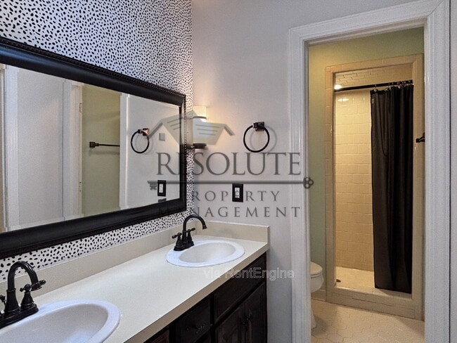 Building Photo - 207 Leeward Ct