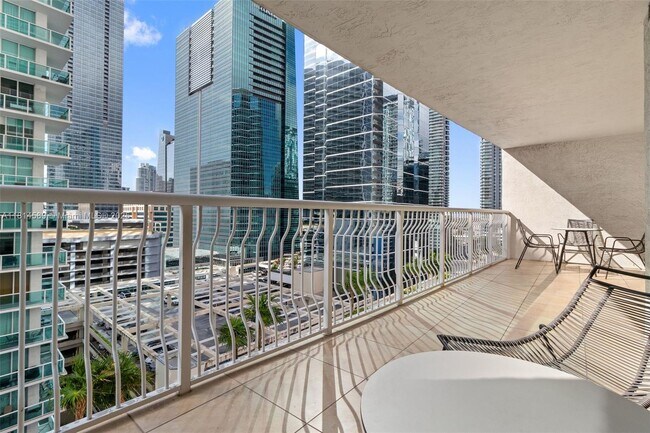 Building Photo - 1200 Brickell Bay Dr