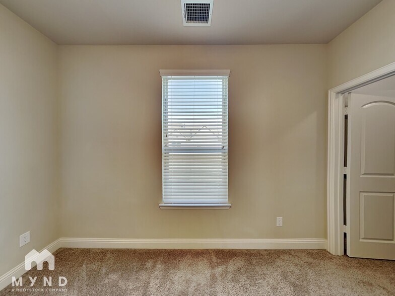 Building Photo - 4144 Riverside Dr