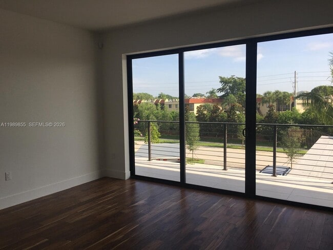 Building Photo - 16580 Sunset Way