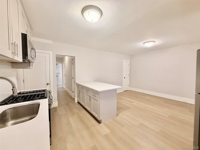 Building Photo - 678 Willis Ave