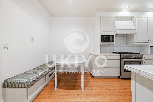 Building Photo - 860 Portal Ave