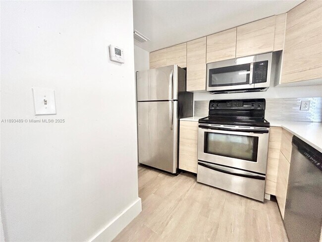 Building Photo - 6340 La Costa Dr