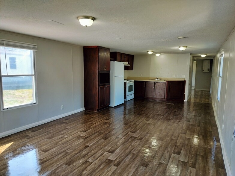 Building Photo - 210 Jamback Rd